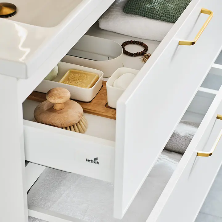 Skuffer med mykstengende lukking og fullt uttrekk