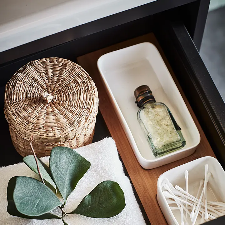 Skuffeinnredning og matte inkludert